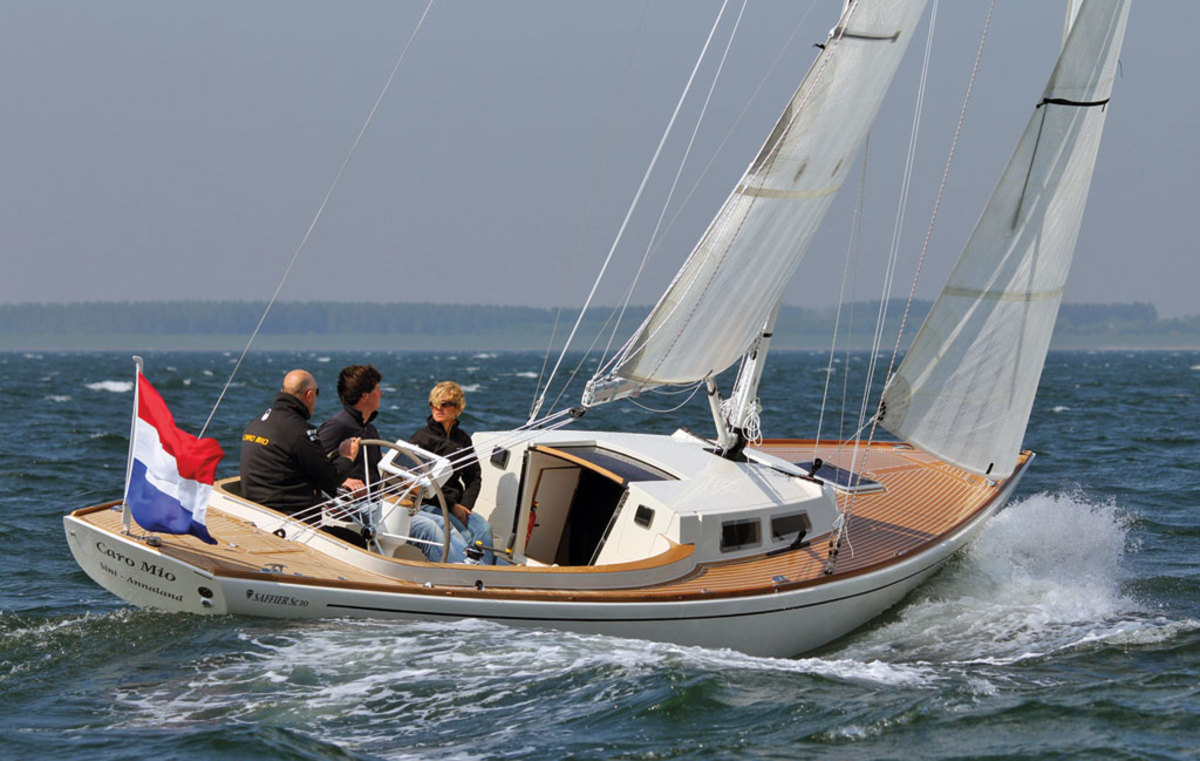 small sailboat manufacturers