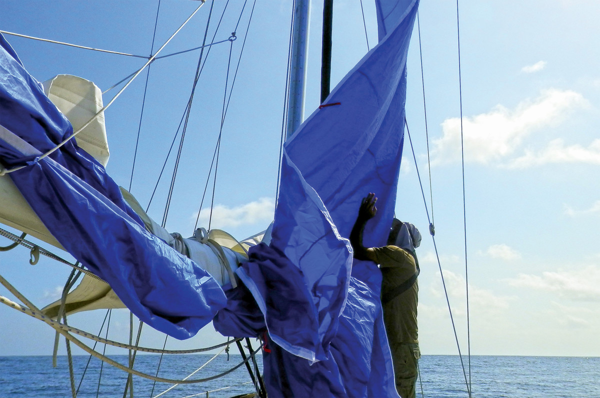 Without battens, the sail is easy to set and douse and does not get caught in the lazyjacks