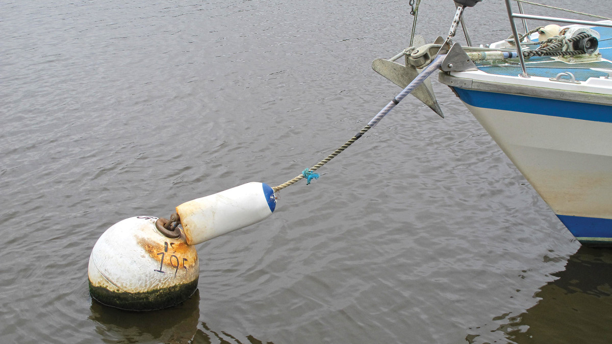 A simple way to prevent a mooring ball from scratching your boat’s topsides