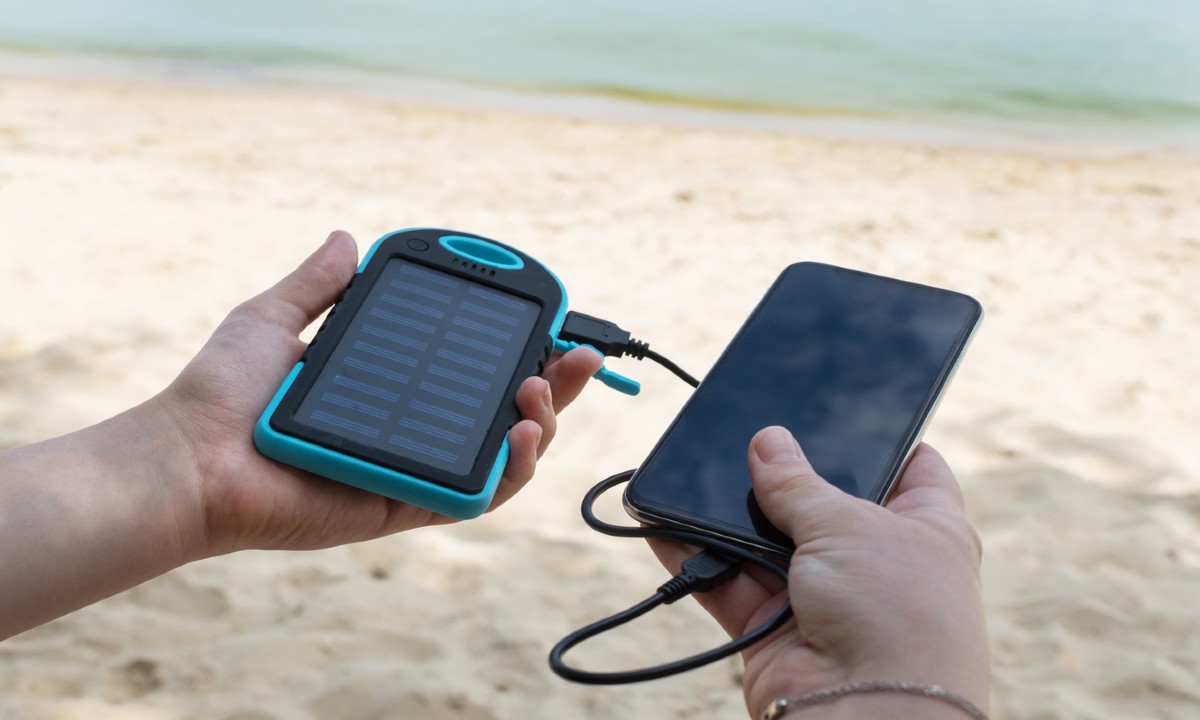 Do Solar Powered Phone Chargers Work at Night? | Reviews by SAIL