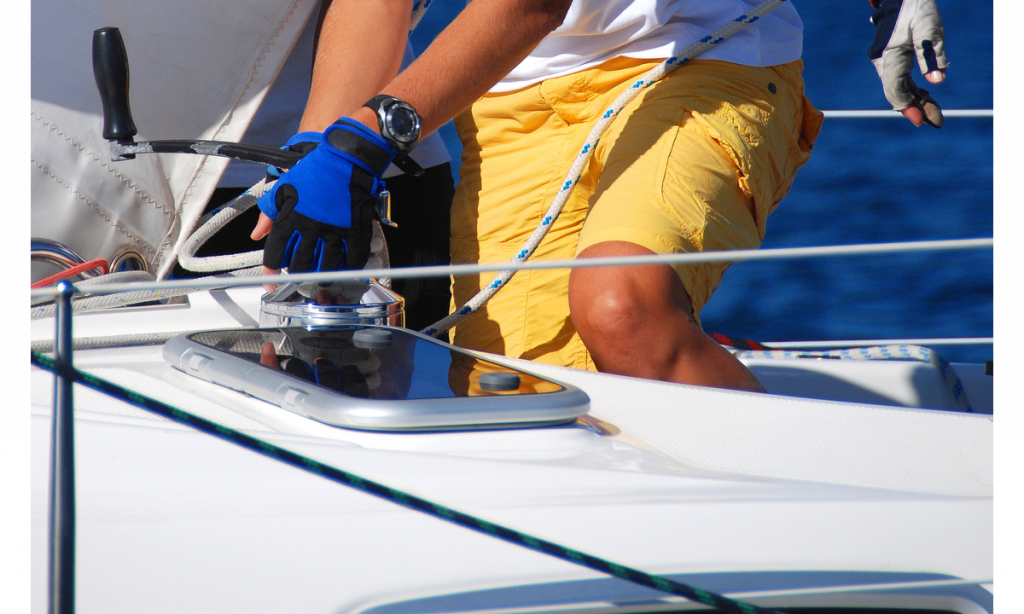 protect your hands with cut resistance gloves while sailing