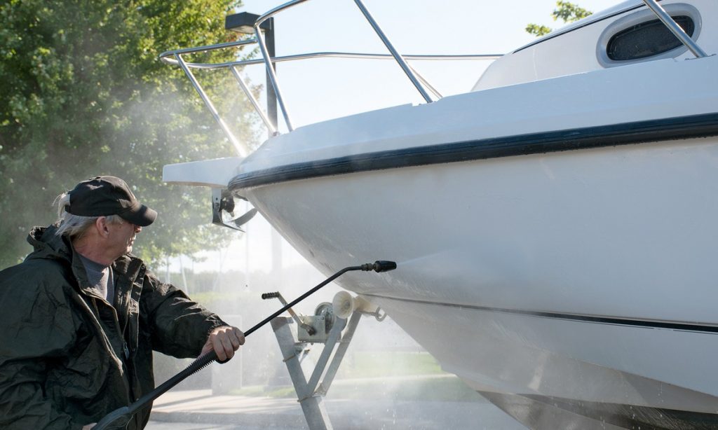 How to clean the outside of the boat
