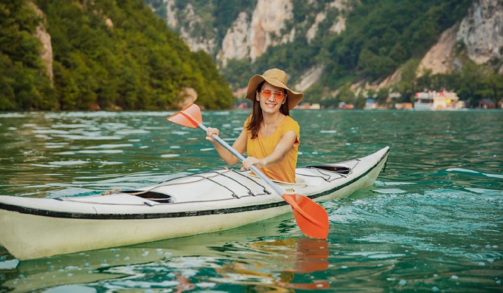 Kayaking Solo This Summer? Here Are 5 Accessories for a Safe, Smooth  Adventure