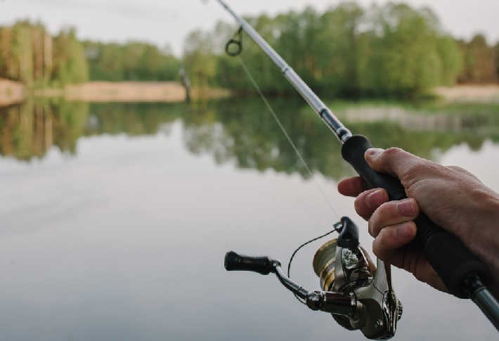 Durable Tough Fishing Pole with Wood Handle High Sensitive Fishing